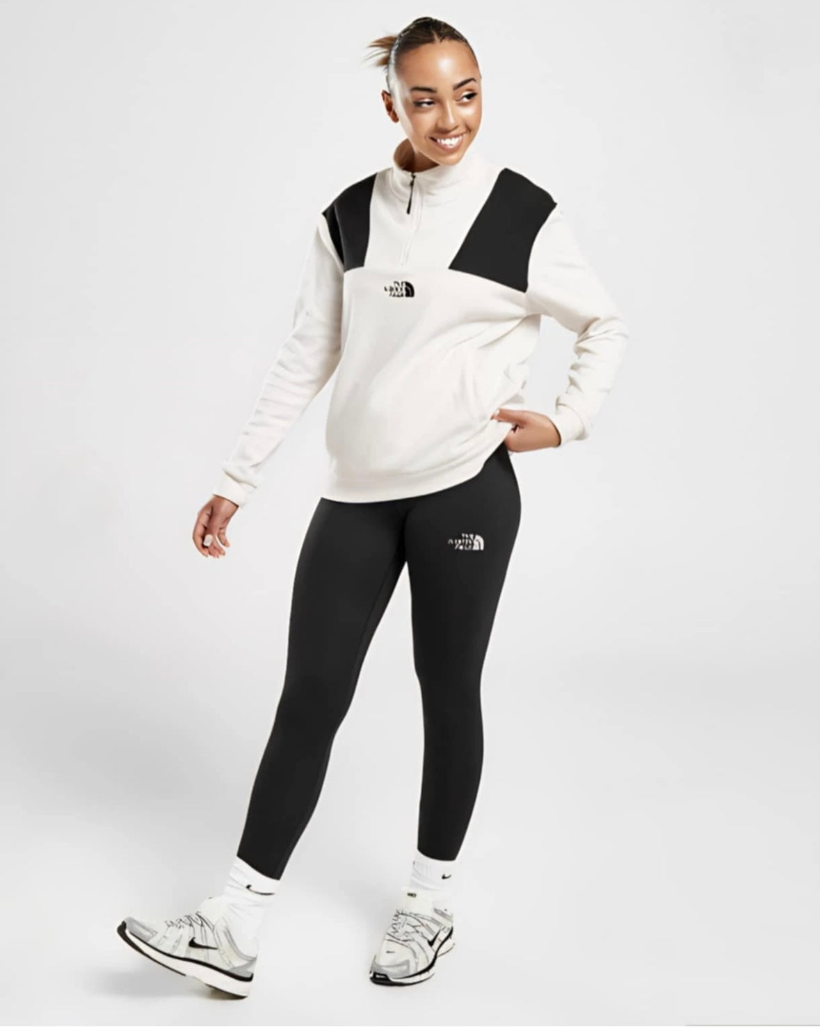 Women’s The North Face performance leggings in black