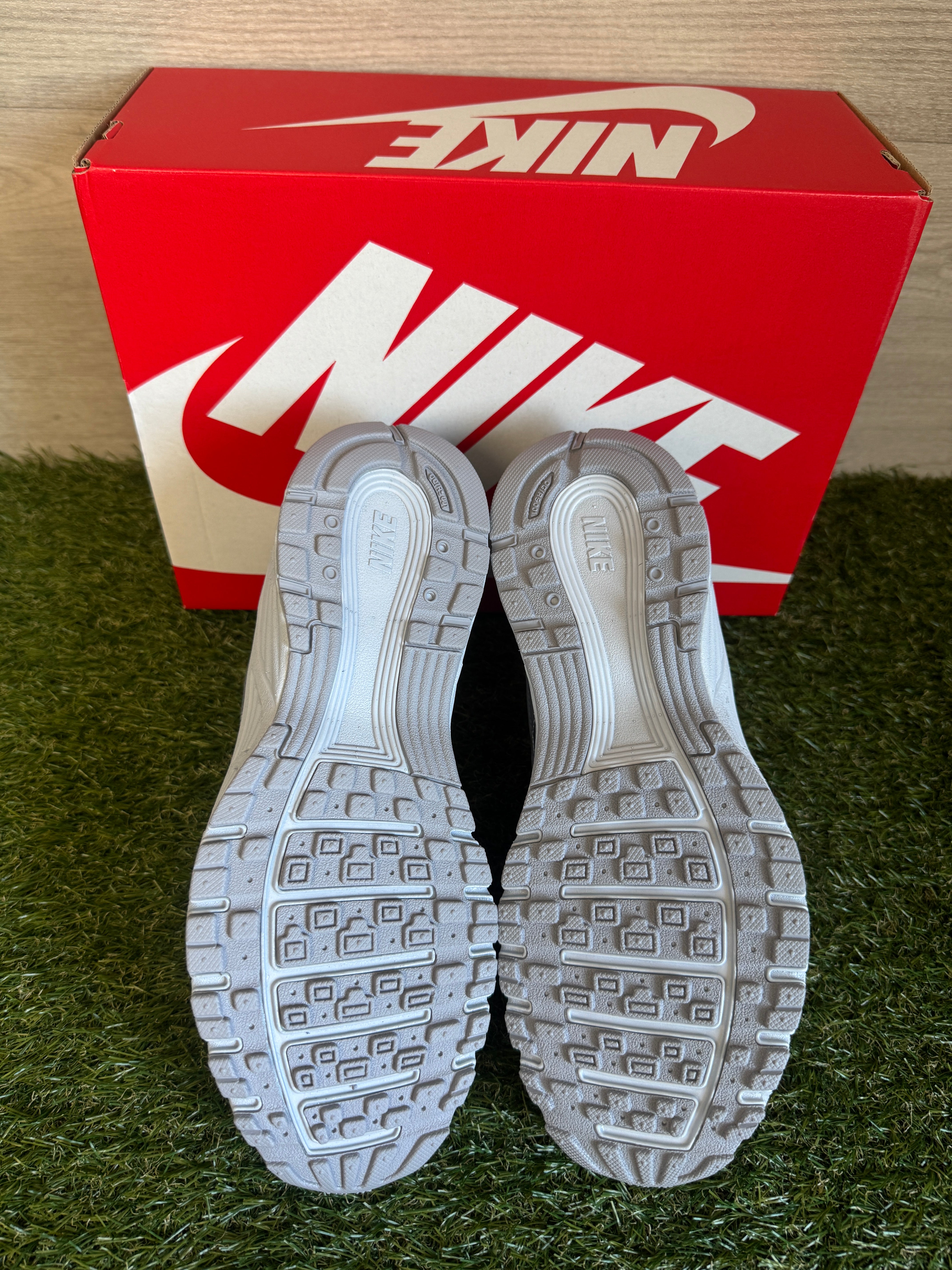 Nike P-6000 girls/womens Doll / White / Smoke Grey / Metallic Silver - HV5064-500