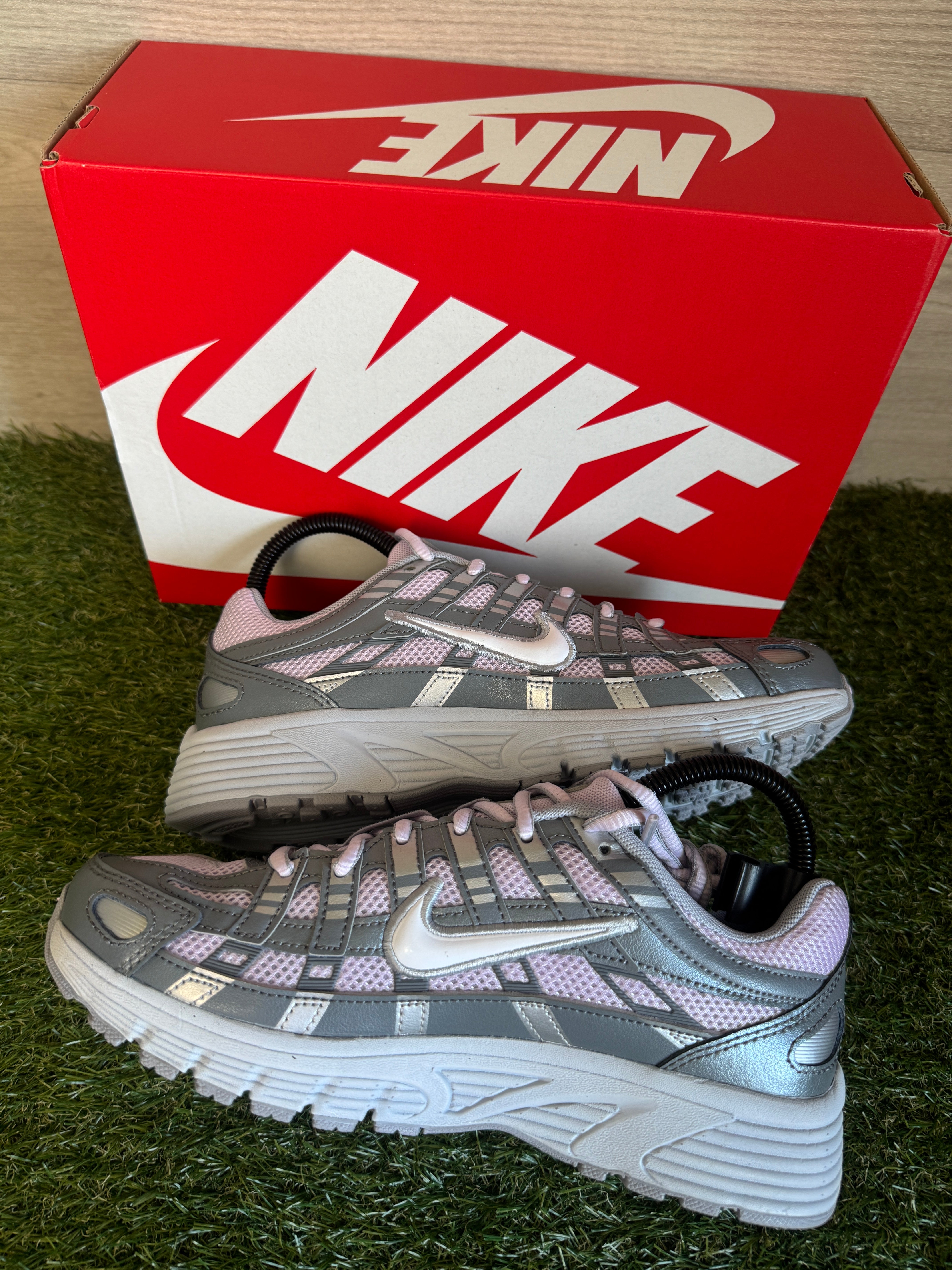 Nike P-6000 girls/womens Doll / White / Smoke Grey / Metallic Silver - HV5064-500