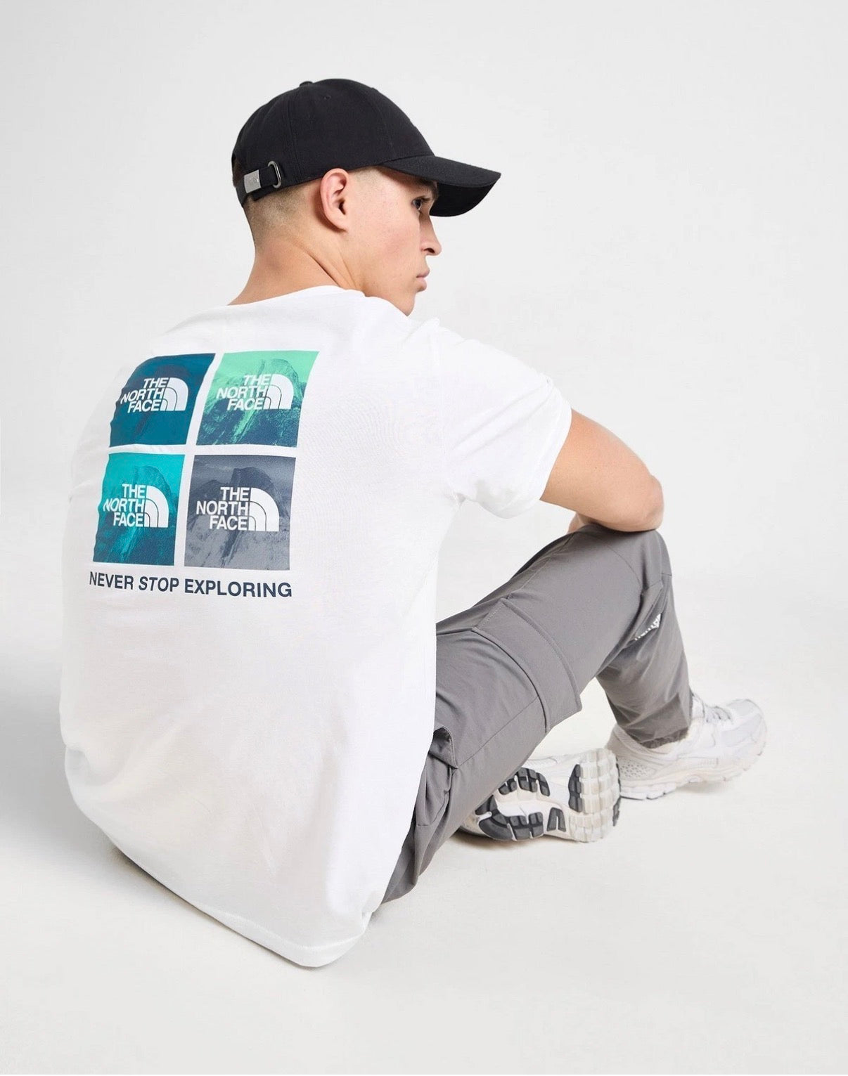 The North Face Men’s 4 Box Mountain Print T-Shirt white